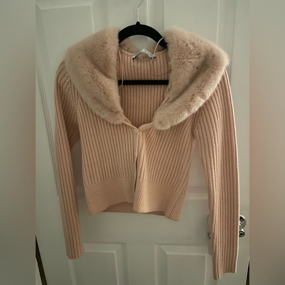 Light Pink sweater with detachable fur